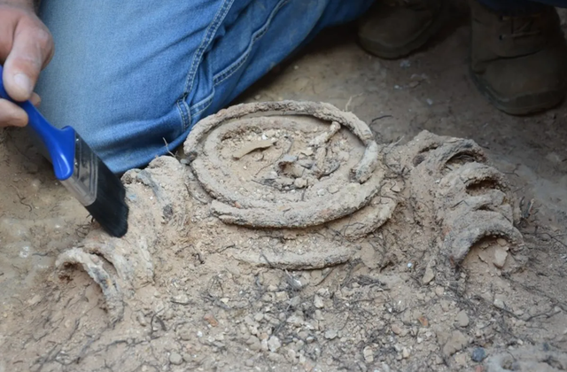 Merantai adalah salah satu bentuk penyiksaan diri yang populer di era Bizantium.   Foto: Israel Antiquities Authority/Yoli Schwartz