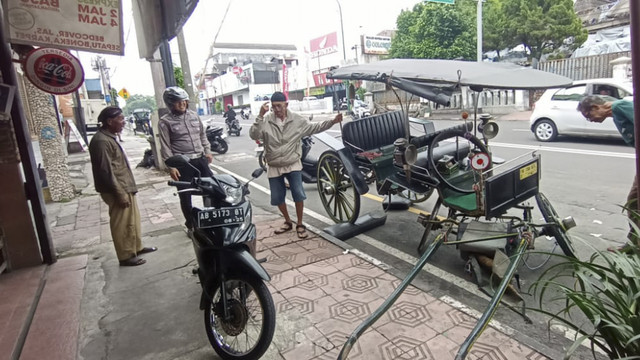 Kuda andong hilang kendali usai dipukul dengan kayu oleh ODGJ di Yogyakarta, Rabu (12/3/2025).  Foto: Dok. Polresta Yogyakarta