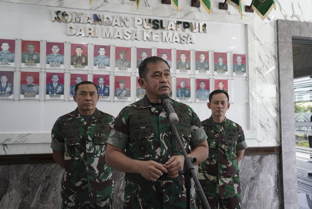 Kepala Staf Angkatan Darat Jenderal TNI Maruli Simanjuntak saat mengunjungi Lahan Ketahanan Pangan di Puslatpur Baturaja, Rabu (12/3/2025).  Foto: Dok. Dispenad