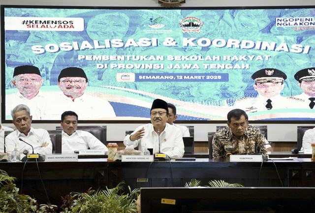 Menteri Sosial Saifullah Yusuf bersama Gubernur Jawa Tengah Ahmad Luthfi membahas terkait persiapan program Sekolah Rakyat, salah satunya di wilayah Jawa Tengah. Foto: Dok. Kemensos