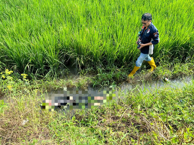 Polsek Boyolangu Mendatangi TKP Ditemukannya Orang Meninggal Dunia Dalam Sungai 