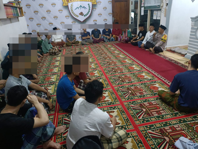 Kegiatan Sholat Isya dan Tarawih di Lapas Pagar Alam Bersama Bhabinkamtibmas