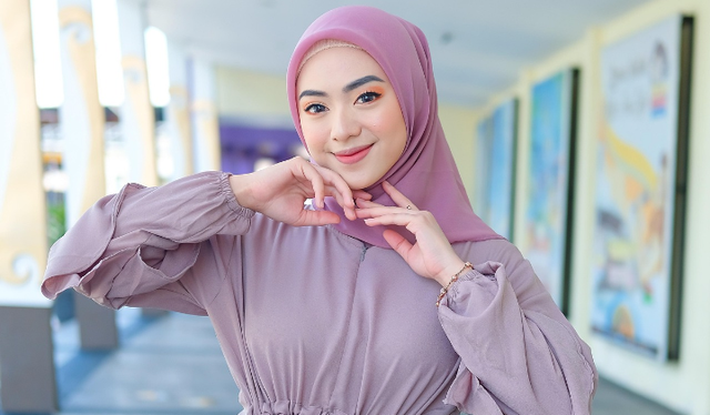 Ilustrasi rekomendasi outfit bukber di hotel. Sumber foto: Pixabay/ ambooh