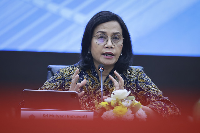 Menteri Keuangan Sri Mulyani Indrawati menyampaikan paparan pada konferensi pers APBN KiTa di Jakarta, Kamis (13/3/2025). Foto: Dhemas Reviyanto/ANTARA FOTO