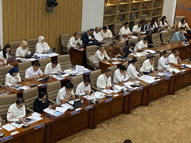 Jajaran direksi Mind ID saat Rapat Dengar Pendapat Komisi VI DPR, di Kompleks Parlemen, Jakarta, Kamis (13/3). Foto: Muhammad Fhandra/kumparan