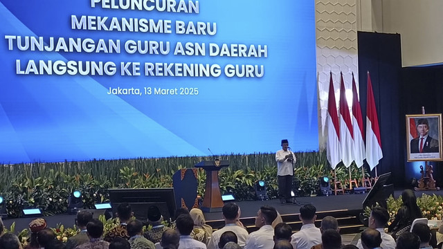 Menteri Pendidikan Dasar dan Menengah Abdul Mu'ti saat dijumpai di kantornya dalam peluncuran kebijakan transfer tunjangan langsung ke rek guru, Jakpus, Kamis (13/3/2025). Foto: Thomas Bosco/kumparan