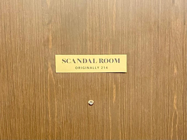 Pintu masuk Scandal Room di Watergate Hotel, Washington D.C. (Sumber foto: pribadi)