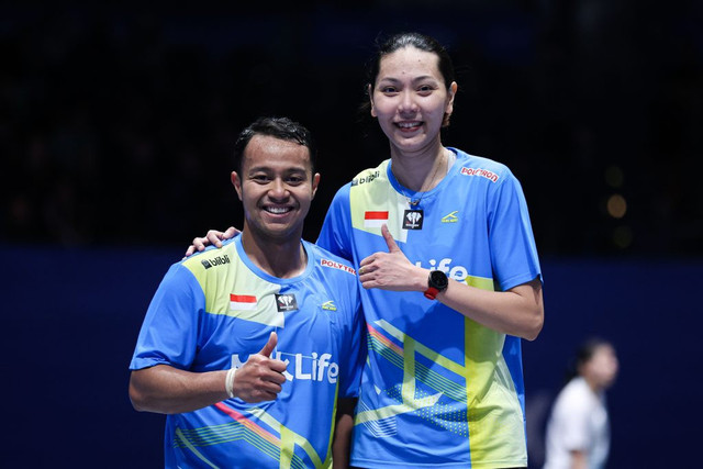 Ganda campuran Indonesia Rehan Naufal Kusharjanto dan Gloria Emanuelle Widjaja saat melawan wakil China Chen Tang Jie dan Toh Ee Wei pada pertandingan All England di Birmingham, Inggris, Rabu (12/3/2025). Foto: PBSI