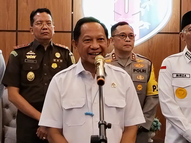Menteri Dalam Negeri (Mendagri) Muhammad Tito Karnavian, usai melakukan rapat koordinasi kesiapan operasional angkutan lebaran 2025 di Kantor Gubernur Lampung | Foto : Eka Febriani / Lampung Geh