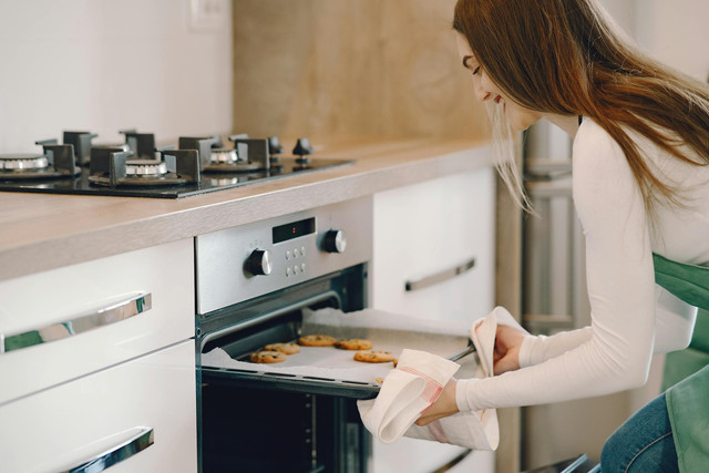 Ilustrasi tips memanggang kue kering dengan oven listrik. Foto: Pexels.com/Gustavo Fring