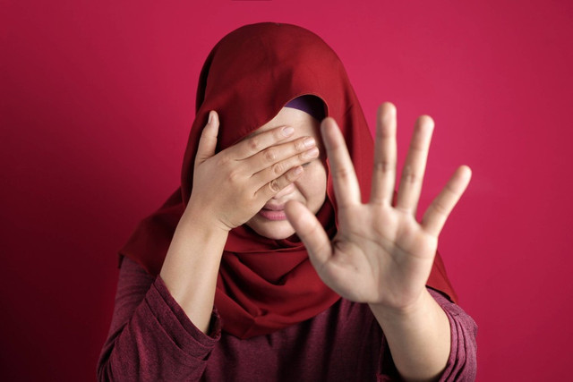 Ilustrasi kekerasan seksual kepada wanita berhijab. Foto: Shutterstock