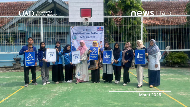 Sosialisasi dan Deklarasi Anti-Bullying oleh Mahasiswa UAD yang Mengikuti Kampus Mengajar (Dok. Ribhia)