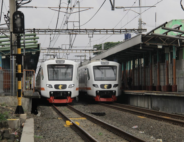 Kereta Ekonomi Cirebon-Jogja (Foto hanya ilustrasi, bukan kereta dengan jurusan sebenarnya) Sumber: unsplash/ Fasyah Halim