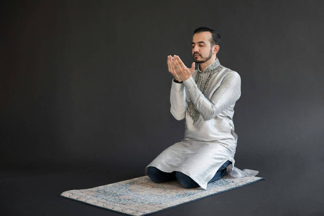 Ilustrasi dzikir dan doa setelah sholat Taubat. Foto: Pexels/RDNE Stock Project