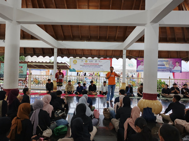 Komunitas Trash Ranger Banten menggelar acara Green Ramadhan di Masjid Agung Ats Tsaurah Serang, pada Sabtu (8/3). Foto: Trash Ranger Banten 