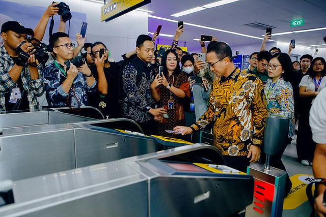 Uji coba QRIS tap di MRT. Dok: MRT Jakarta.