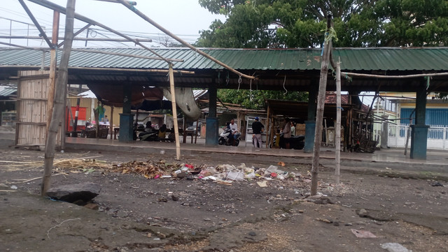 Potret Kurangnya Pengelolaan Kebersihan Lingkungan di Desa. Foto: Dokumentasi Pribadi