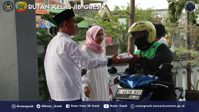 Rutan Gresik Berbagi Berkah Ramadhan: Takjil untuk Masyarakat dan Santunan 