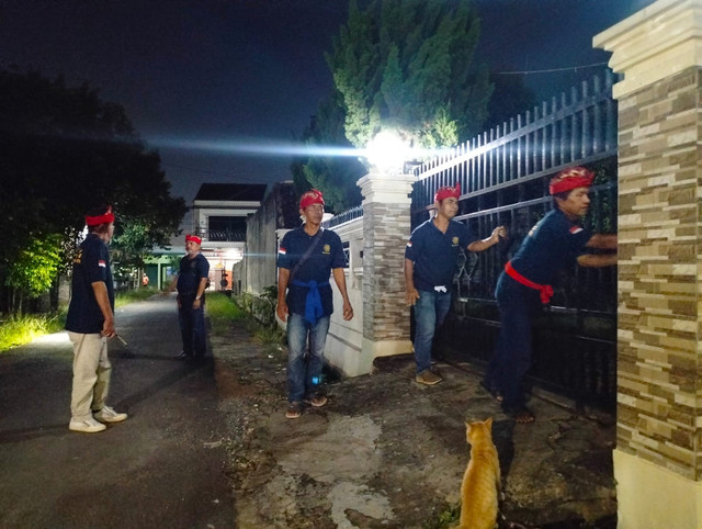 Umat Hindu di Bandar Lampung patroli malam jaga rumah warga saat salat Tarawih | Foto: Eva Nurdiah/Lampung Geh