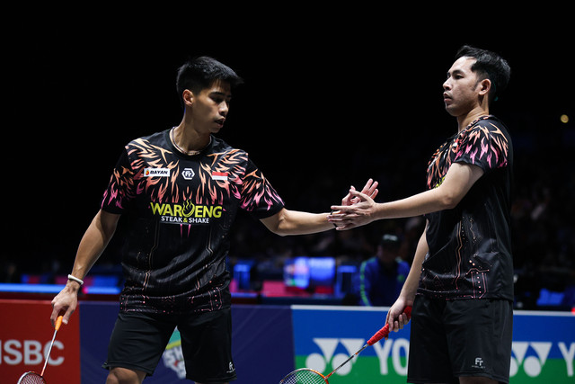 Sabar Karyaman Gutama/Reza Pahlevi Isfahani saat bertanding di All England 2025 yang digelar di Utilita Arena Birmingham, Inggris. Foto: Dok PBSI