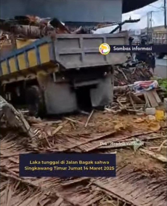 Dump truck menabrak rumah makan di Singkawang Timur. Dok. Instagram @sambasinformasi