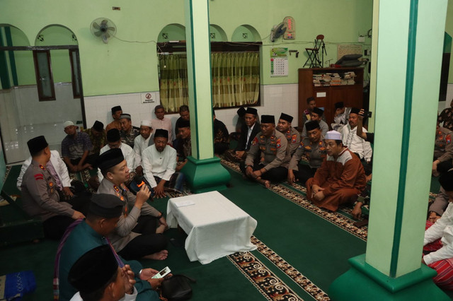 Kapolres Tulungagung Sahur Bersama dan Safari Subuh di Gondang