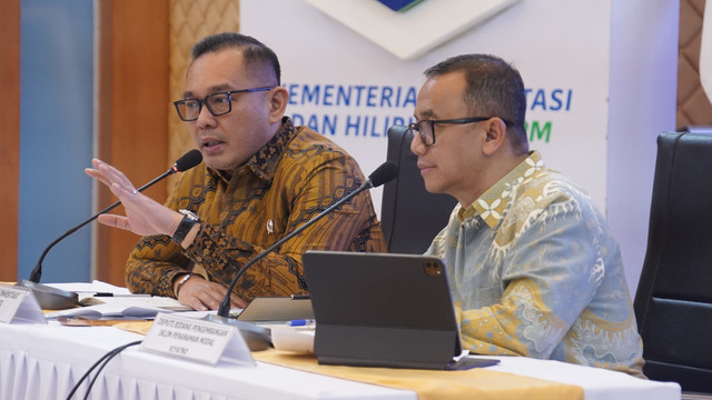 Wakil Menteri Investasi dan Hilirisasi/Wakil Kepala Badan Koordinasi Penanaman Modal (BKPM) Todotua Pasaribu menerima kunjungan anggota DPRD Provinsi Kalimantan Selatan, Panitia Khusus II. Foto: Kementerian Investasi/BKPM