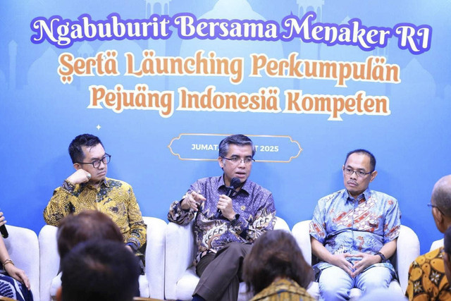 Menaker Yassierli menghadiri acara Buka Puasa Bersama dan Sharing Session yang diselenggarakan oleh Gerakan Nasional Indonesia Kompeten (GNIK) di Jakarta, Jumat (14/3/2025).  Foto: Dok. Kemnaker