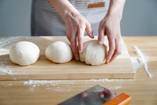 Ilustrasi berapa lama menguleni adonan roti. Foto: Pexels.com/Felicity Tai