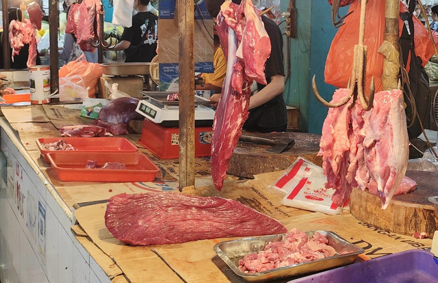 Stok daging sapi di Pasar Palmerah. Dok: Najma Ramadhanya/kumparan.