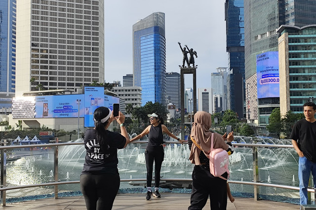 Suasana car free day (CFD) saat bulan suci ramadan di Kawasan Bundaran HI, Jakarta, Minggu (16/3/2025). Foto: Alya Zahra/kumparan 