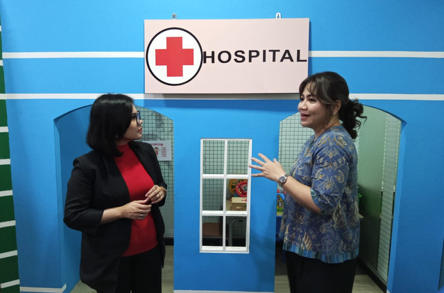 Founder House of Learning Sisca R. Elim (kanan) bersama Medical Liaison Genomic, Innolab Saints International (Kalbe Group) dr. Rebeka Hotmauli. Foto: Masruroh/Basra