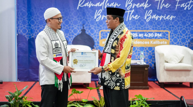 Penghargaan untuk DT Peduli yang diberikan oleh Islamic Relief Indonesia (Sumber : DT Peduli)