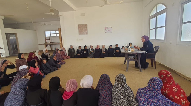 Santri Akhwat BQ DT Gaza sedang belajar di Masjid DT Gaza (Sumber : DT Peduli)