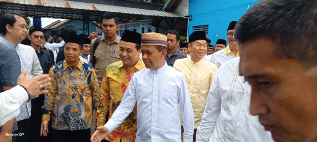 Ketua Umum Partai Golkar, Bahlil Lahadalia saat mengunjungi Ponpes Darussalam, Ciamis sebagai rangkaian safari Ramadan di Jawa Barat, Sabtu (15/3/2025). Foto: Dok. Istimewa