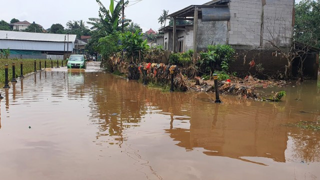 Banjir di Jalan mawar RW4, Kelurahan Pasir Putih, Kecamatan Sawangan, Kota Depok. Foto: Dok. Istimewa