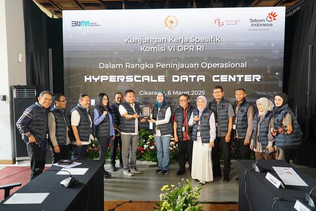 Komisi VI DPR RI saat berkunjung ke Hyperscale Data Center (HDC) Cikarang milik NeutraDC sebagai anak usaha Telkom. Foto: Dok. Telkom