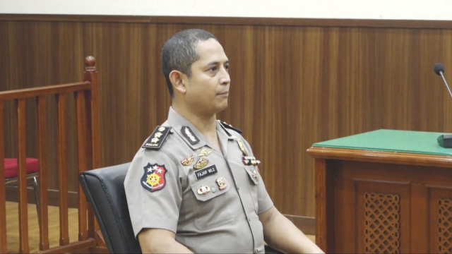 Eks Kapolres Ngada AKBP Fajar Widyadharma Lukman saat sidang etik di Mabes Polri, Senin (17/3/2025). Foto: Dok. Polri