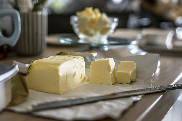 Perbandingan butter dan margarin untuk kue kering. Foto adalah butter. foto: Unsplash/Sorin Gheorghita