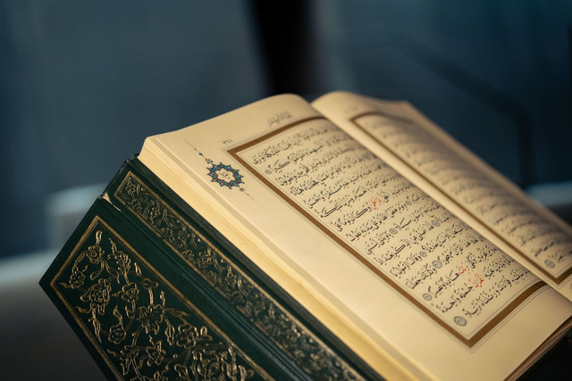 Al-Quran dan hadis adalah sumber utama ajaran Islam. Foto: Pexels.com