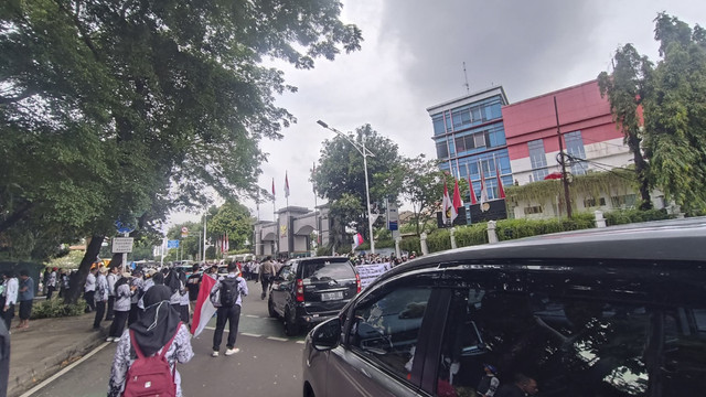 Demo Forum PPPK menolak penundaan dan penetapan TMT CASN P3K di Kementerian PANRB bubar usai tuntutan dipenuhi, Jaksel, Selasa (18/3/2025). Foto: Thomas Bosco/kumparan