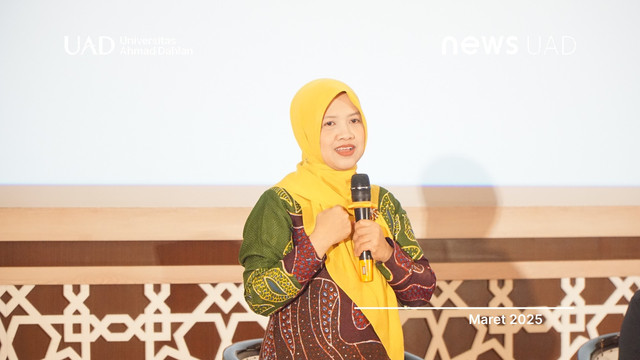 Dr. Norma Sari,S.H.,M.Hum. Pemateri Pengajian PWA DIY di Universitas Ahmad Dahlan (UAD) (Dok. Humas UAD)