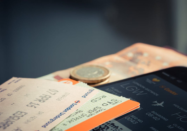 Ilustrasi tiket pesawat. Foto: Pexels