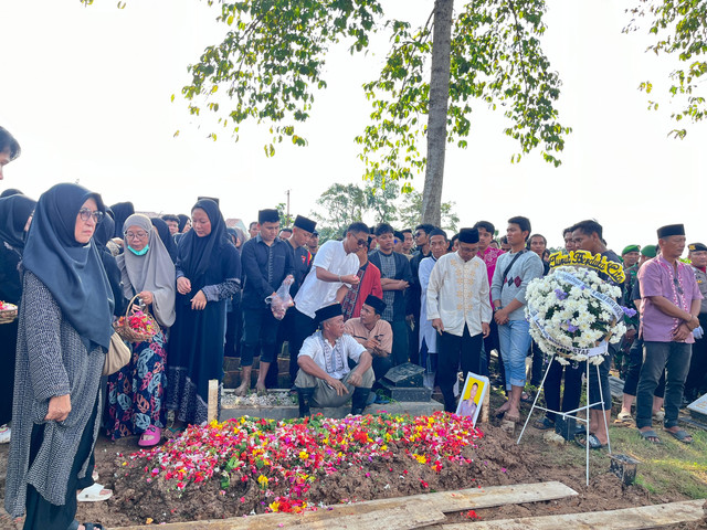 Pemakaman Briptu Anumerta Ghalib Surya Ganta | Foto : Eka Febriani / Lampung Geh