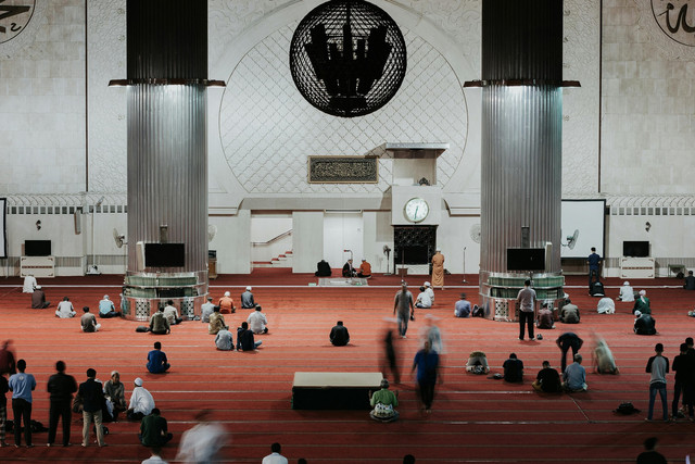 [Masjid untuk Itikaf di Surabaya] Foto hanya ilustrasi, bukan tempat sebenarnya. Sumber: unsplash/Vija Rindo