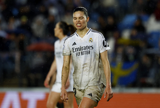 Pemain Real Madrid Signe Bruun bereaksi usai gagal mencetak gol pada pertandingan Liga Champions Eropa di Stadion Alfredo Di Stefano, Madrid, Spanyol, Selasa (18/3/2025). Foto: Susana Vera/REUTERS