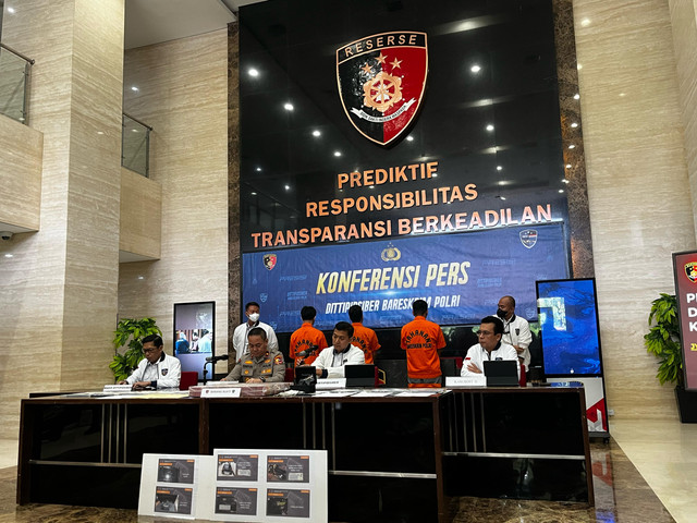 Konferensi Pers Dirtipidsiber pengungkapan kasus Scaming Crypto di Mabes Polri, Jakarta Selatan, Rabu (19/3). Foto: Rayyan Farhansyah/kumparan