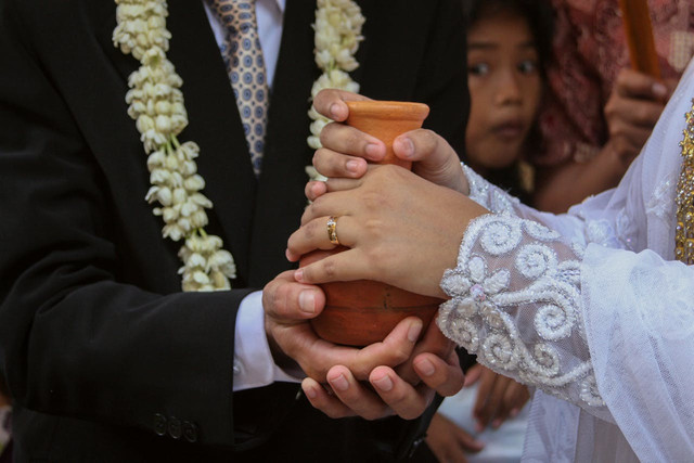 Tips nikah low budget. Foto hanya ilustrasi, bukan yang sebenarnya. Sumber: Pexels/Arbiansyah Sulud