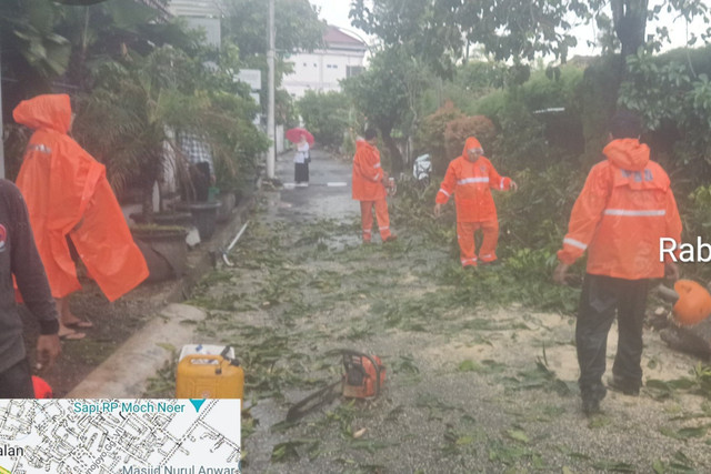 Angin kencang menerjang dua kecamatan di Bangkalan, Madura, yang mengakibatkan 13 rumah rusak dan 3 pohon tumbang, Rabu (19/3/2025). Foto: Dok. BPBD Jatim