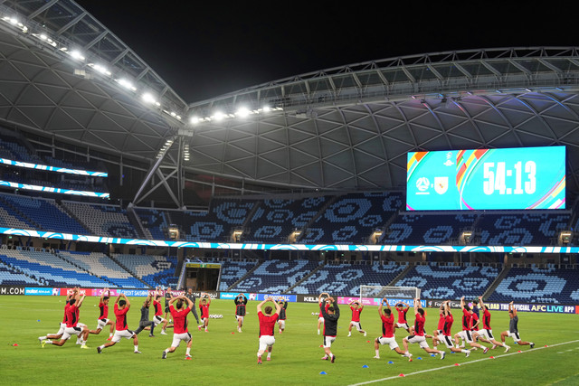 Pemain Timnas Indonesia berlatih jelang melawan Australia pada pertandingan Ronde 3 Kualifikasi Piala Dunia 2026 di Stadion Sepak Bola Sydney, Sydney, Australia, Rabu (19/3/2025). Foto: Mark Baker/AP Photo